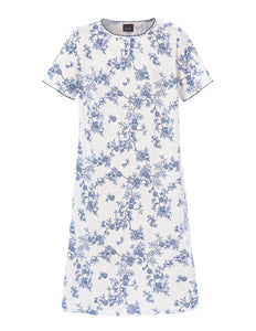 Trofe´ natkjole med korte ærmer i hvid med lyseblåt blomstermotiv