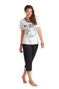Lady Avenue nattøj T-shirt med motiv og 3/4 bukser.
